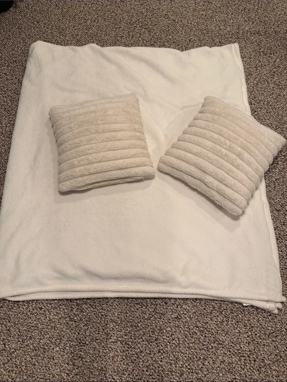 Luxury Cream FULL/QUEEN Blanket with Matching Ribbed Accent Pillows
